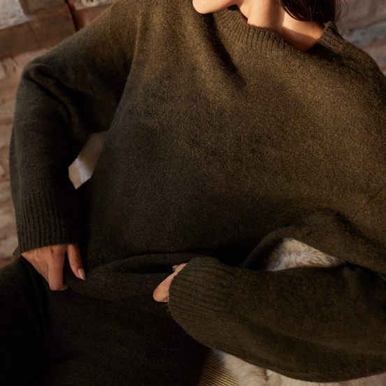 The Oversized Knit Jumper — Deep Olive — detail-lifestyle-principal