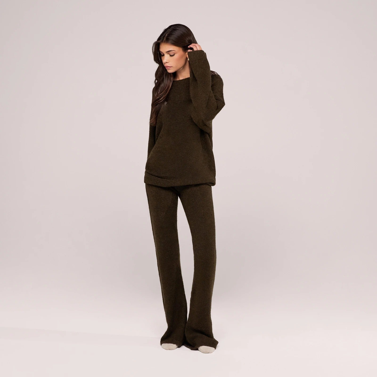 The Oversized Knit Jumper — Deep Olive — silhouette-trois-quarts