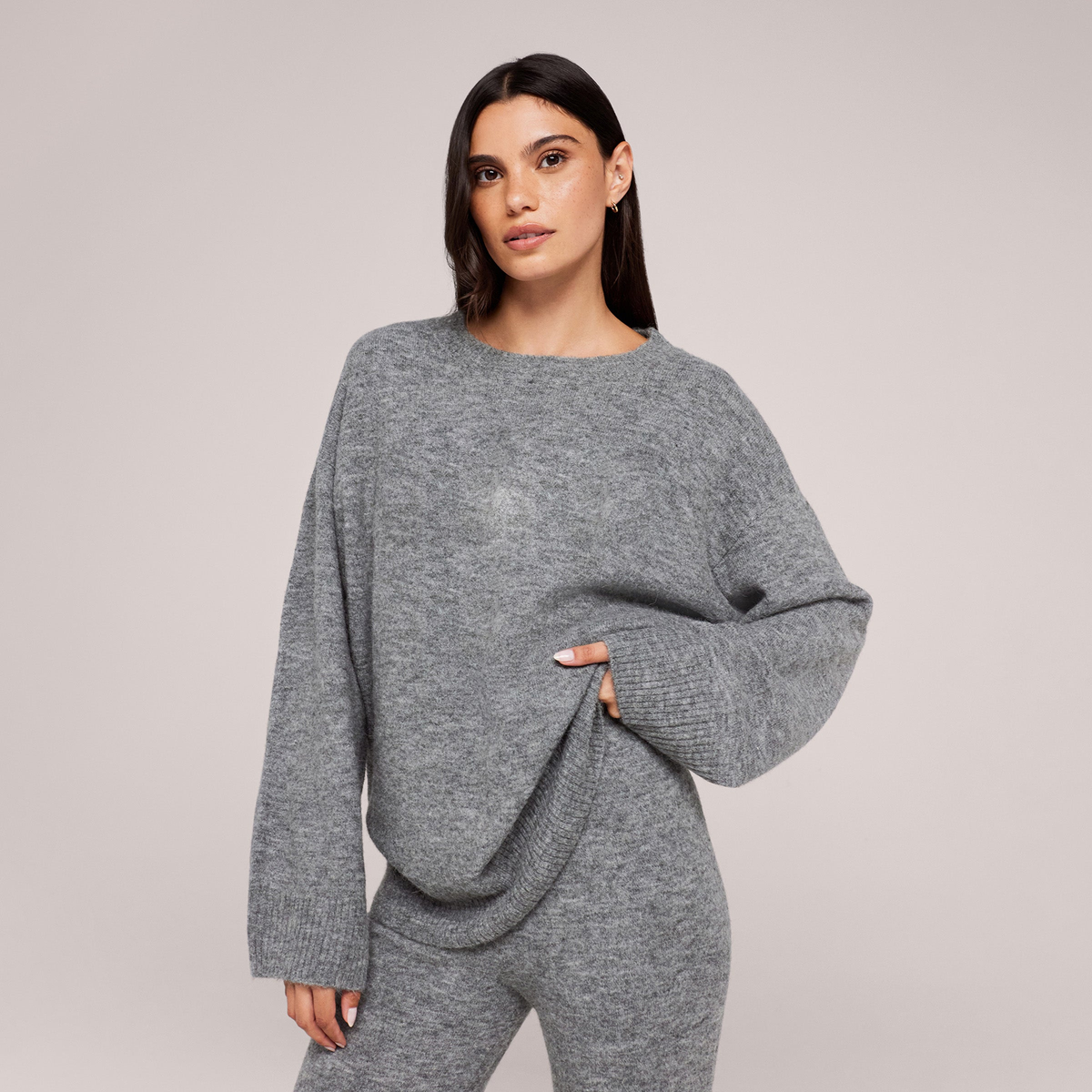The Oversized Knit Jumper — Grey — portrait-face
