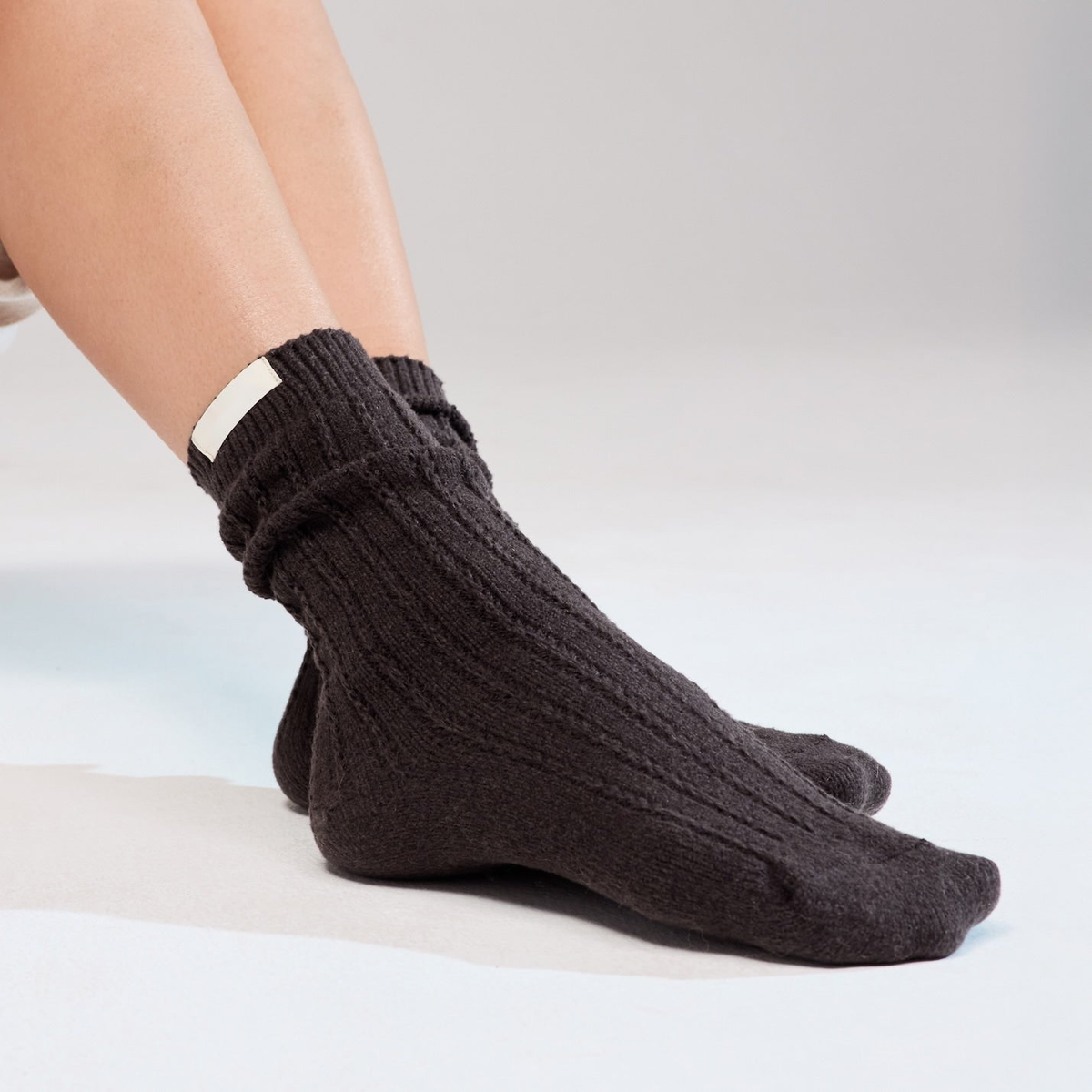 The Knit Socks — Black Coffee — profil