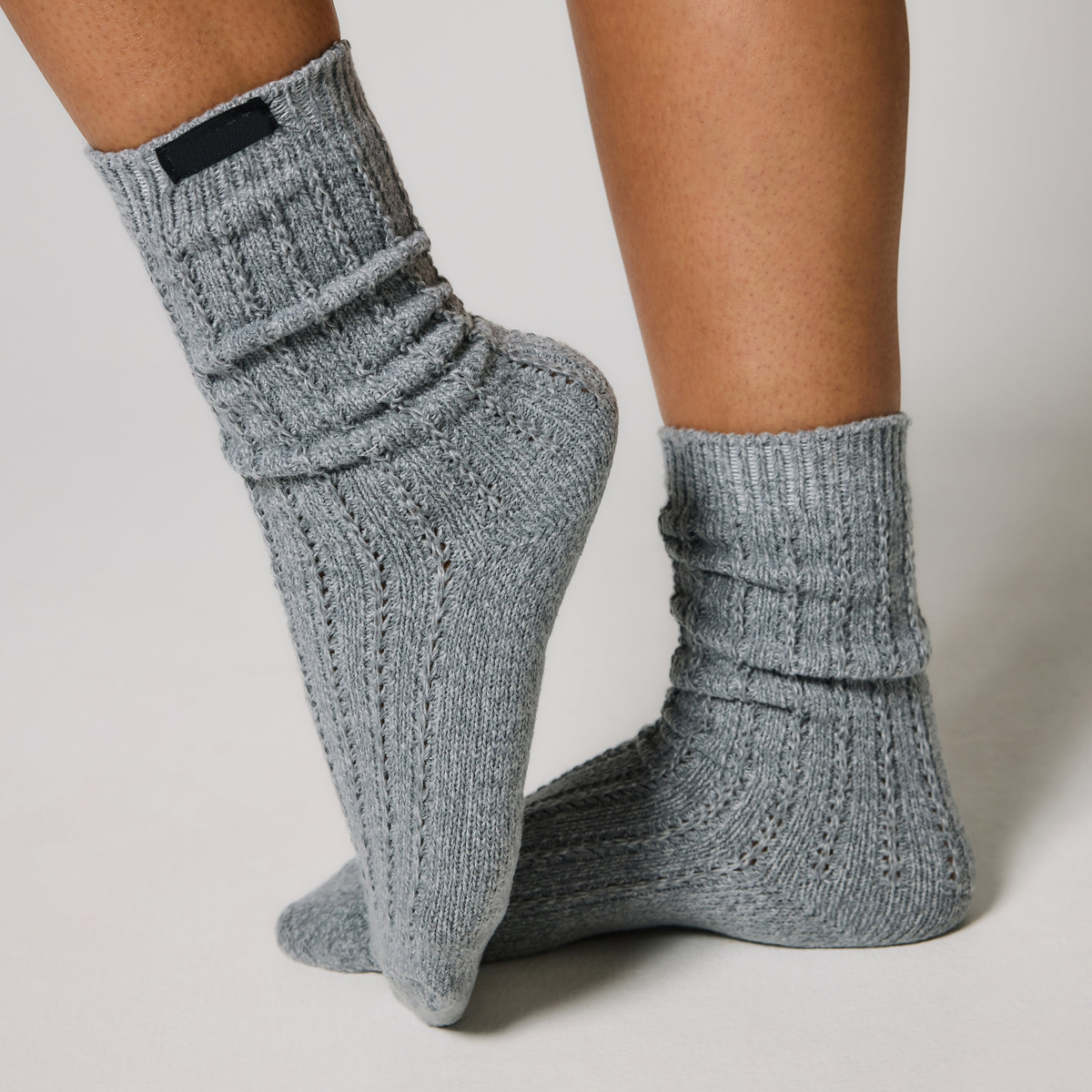 The Knit Socks — Dark Grey — portee-croisee