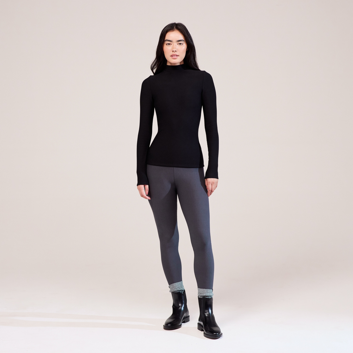 The Thermal Top in Black, product view